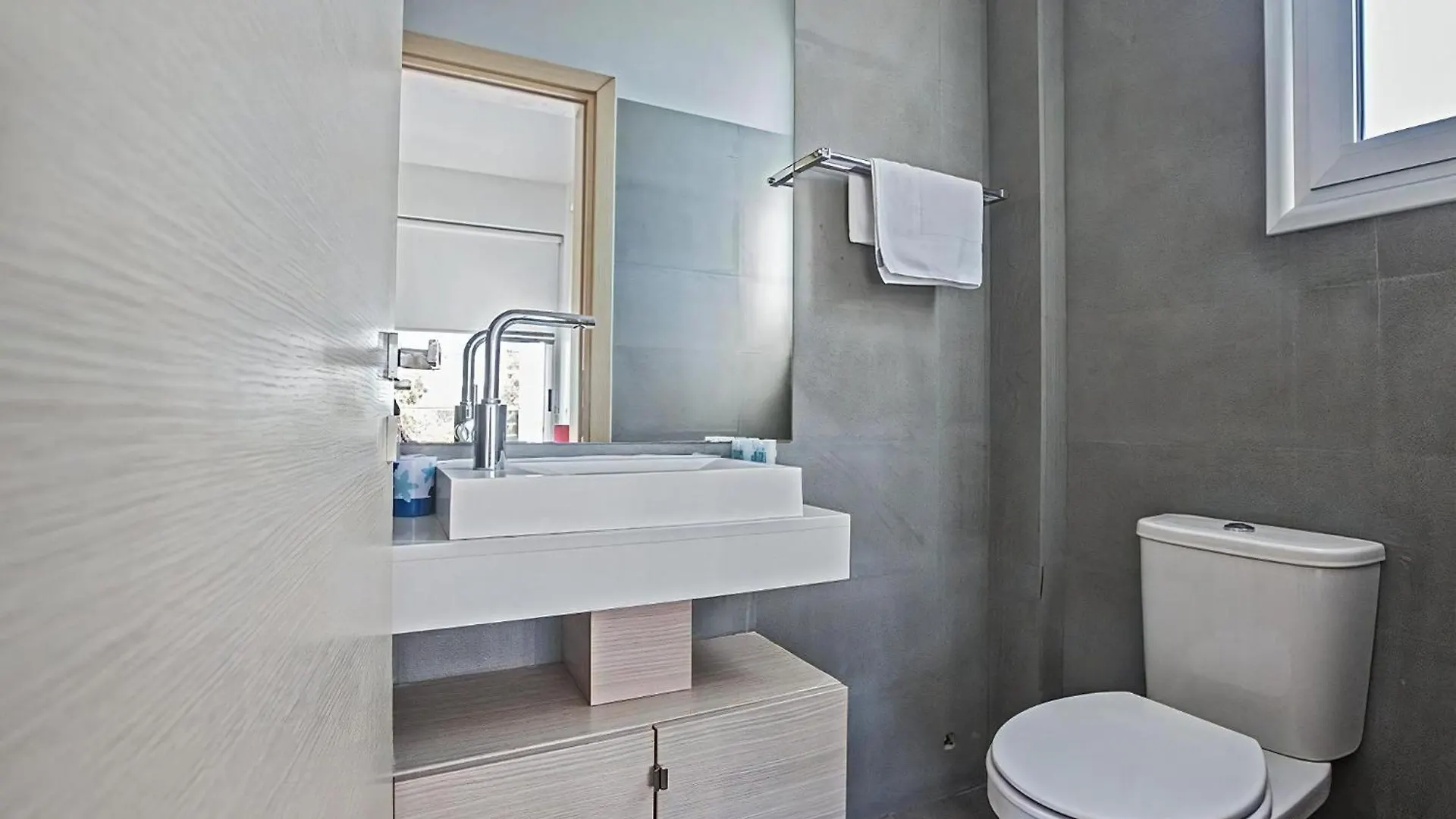 Villa Kono Sunshine - Luxury 4 Bedroom Cape Greco - Villa Close To Beach With Panoramic Views Protaras